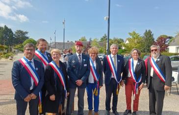 Elus de Thue et Mue lors des commémorations du 8 mai 2026.